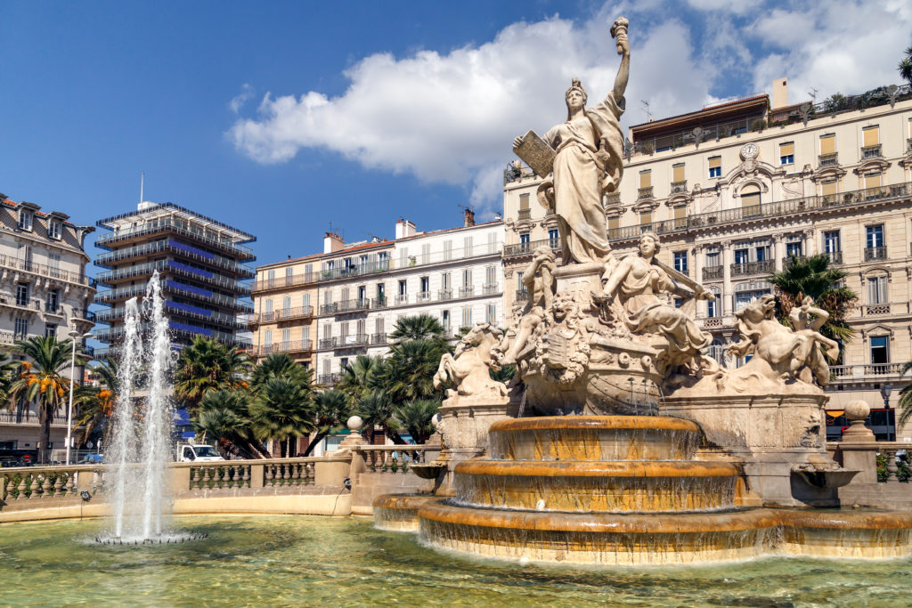 grande fontaine place scaled