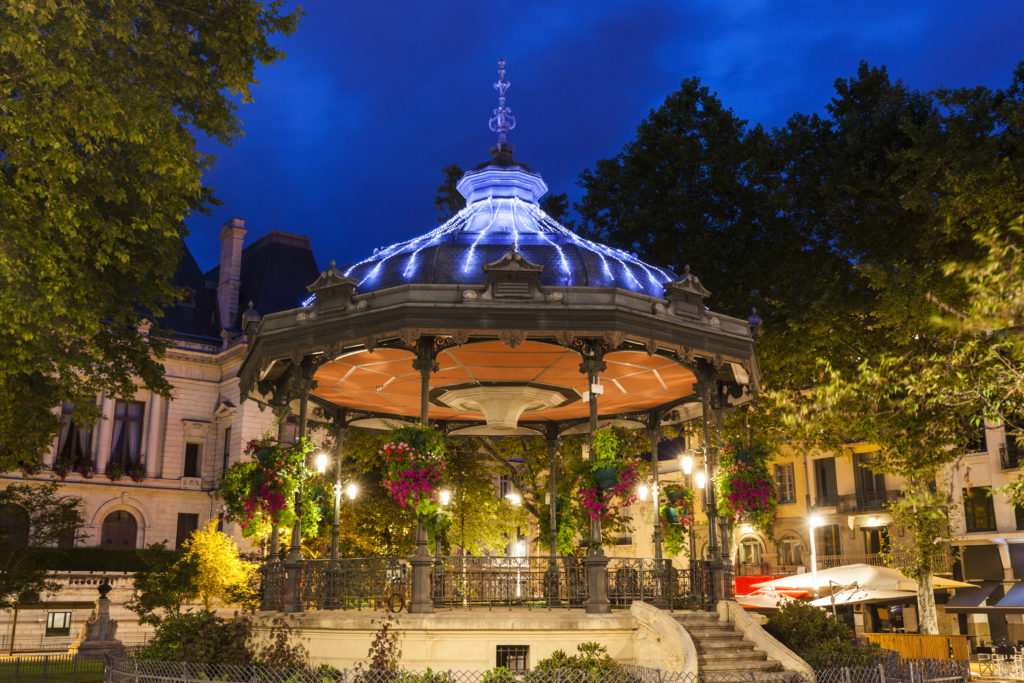 Kiosque à musique de la place Jean Jaures