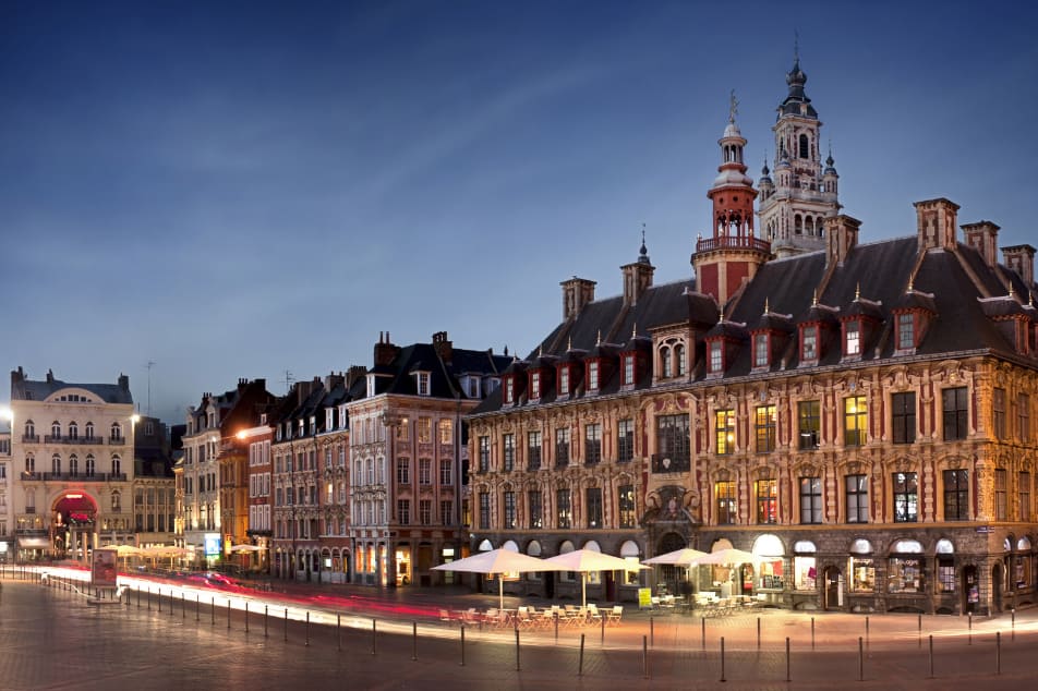 Grande Place de Lille illuminée en début de soirée